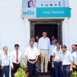 Mr. Carsten Krumm & Mr. Hemant Watve with Viral Traders Team